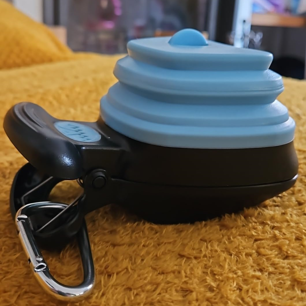 Foldable feces collector