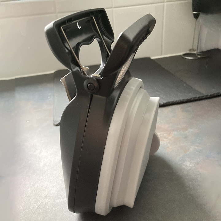Foldable feces collector
